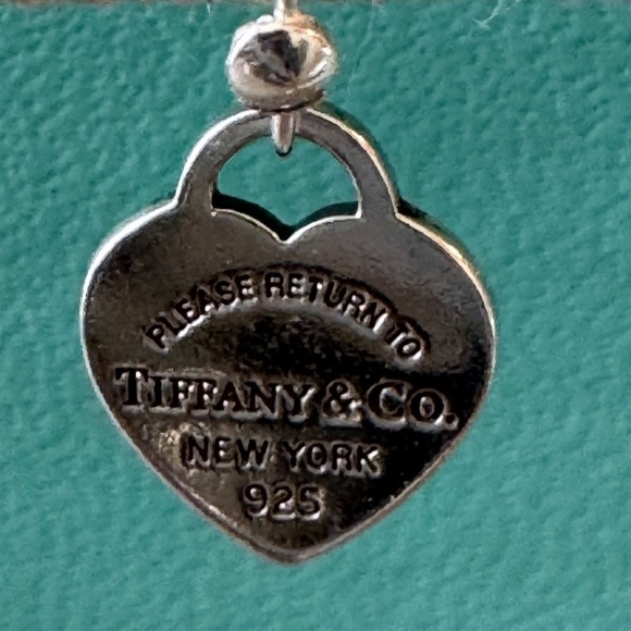 Authentic Tiffany & Co. Heart earrings. - Picture 2 of 5